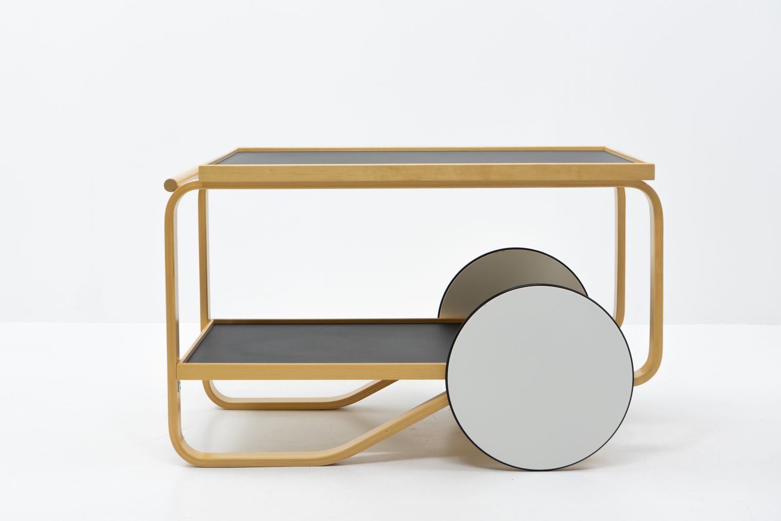 Alvar Aalto Serving Trolley 901, Artek Finland photo furniture