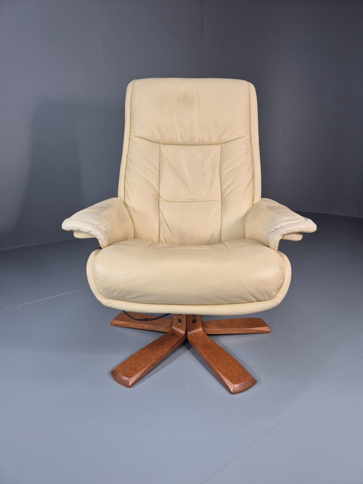 Vintage Swivel Recline Lounge Chair Danish Cream Leather 1990s Eb11433 Mswi photo furniture