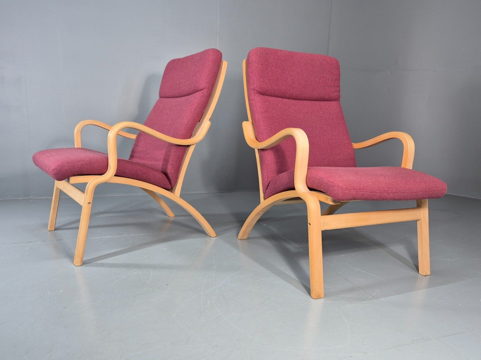 2 Stouby Bentwood Lounge Chairs Mauve Wool 1980s Retro Mcm Eb11349 Mben photo for sale
