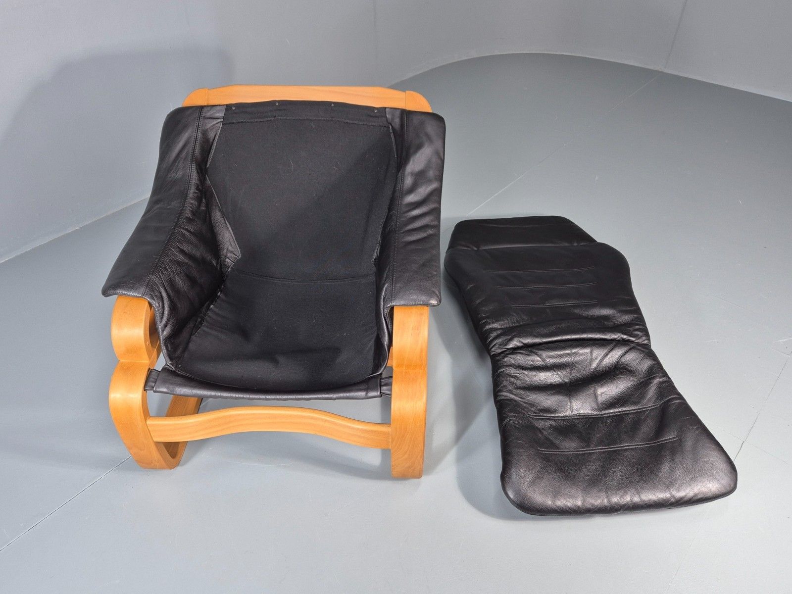photo vinterior Skippers Apollo Leather Lounge Chair Bentwood Frame 1980s Retro Mcm Eb11290 Mben
