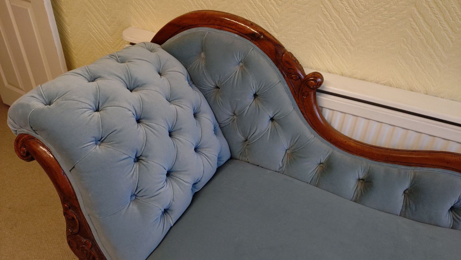 Victorian Velvet Chaise Longe. Excellent Condition. Professionally Re Upholstered. photo furniture