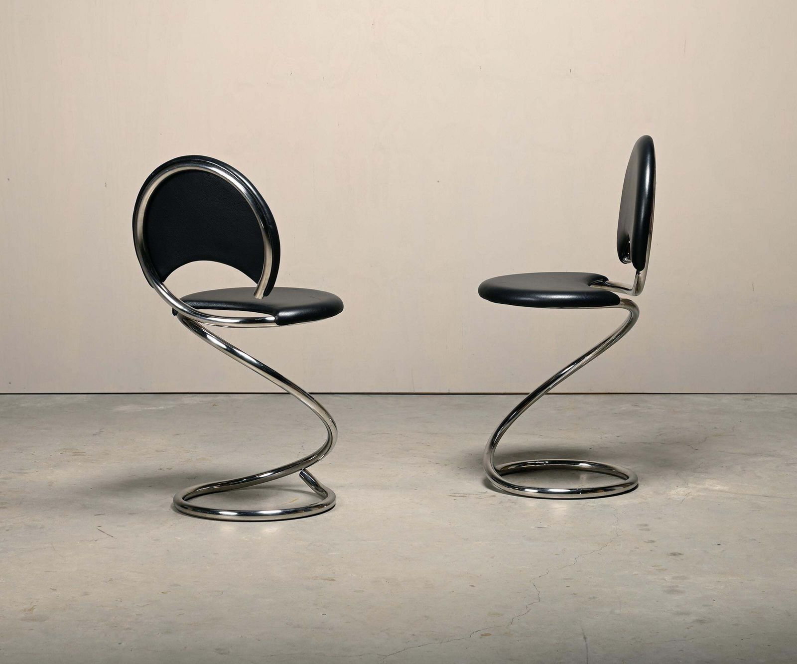 Poul Henningsen Snake Chairs, Model Ph 501 In Chrome And Full Black Leather photo for sale
