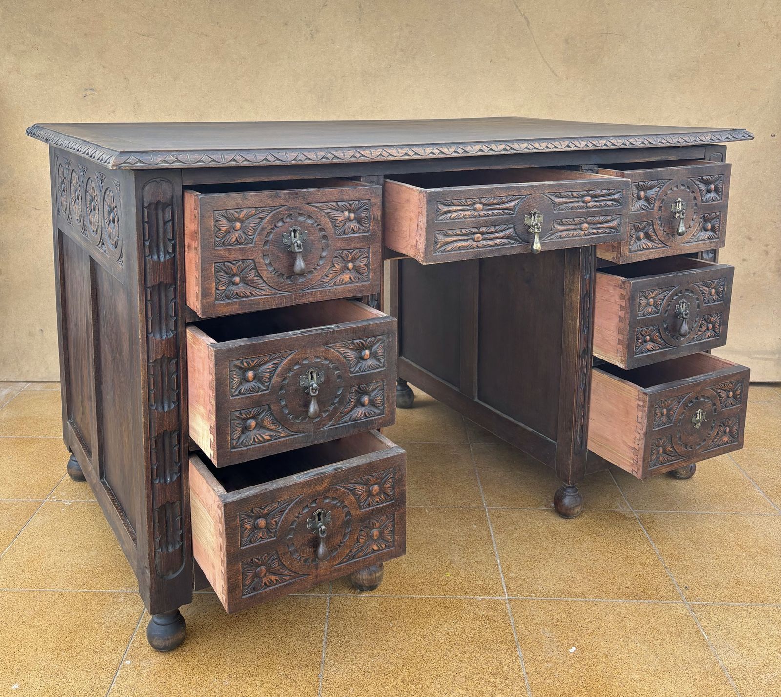Antique Spanish Carved Oak Desk, Early 20th Century photo vinterior