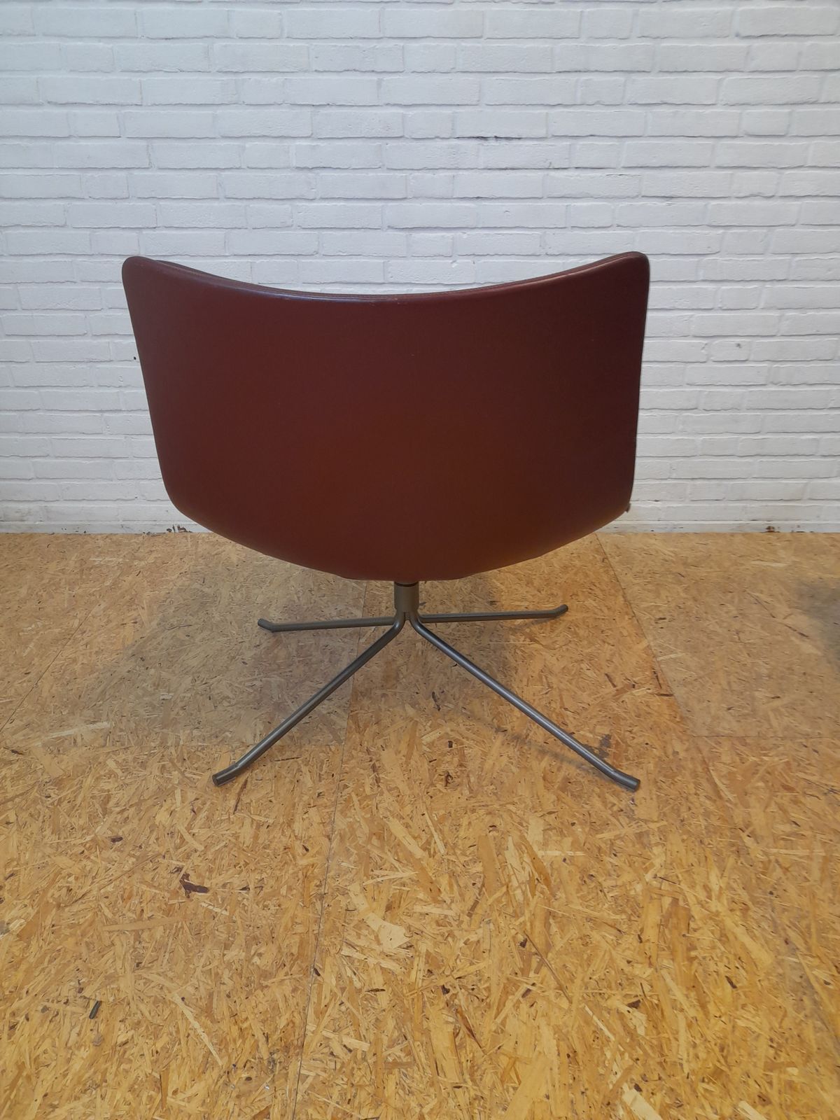 Zanotta Pair Of Yuki Loungechairs photo Furniture