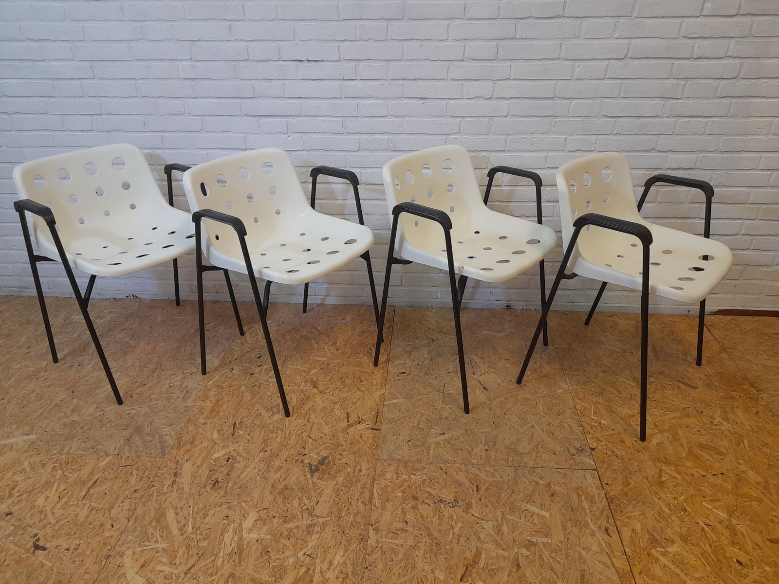 Polo Chair Robin Day, For Hille photo Furniture
