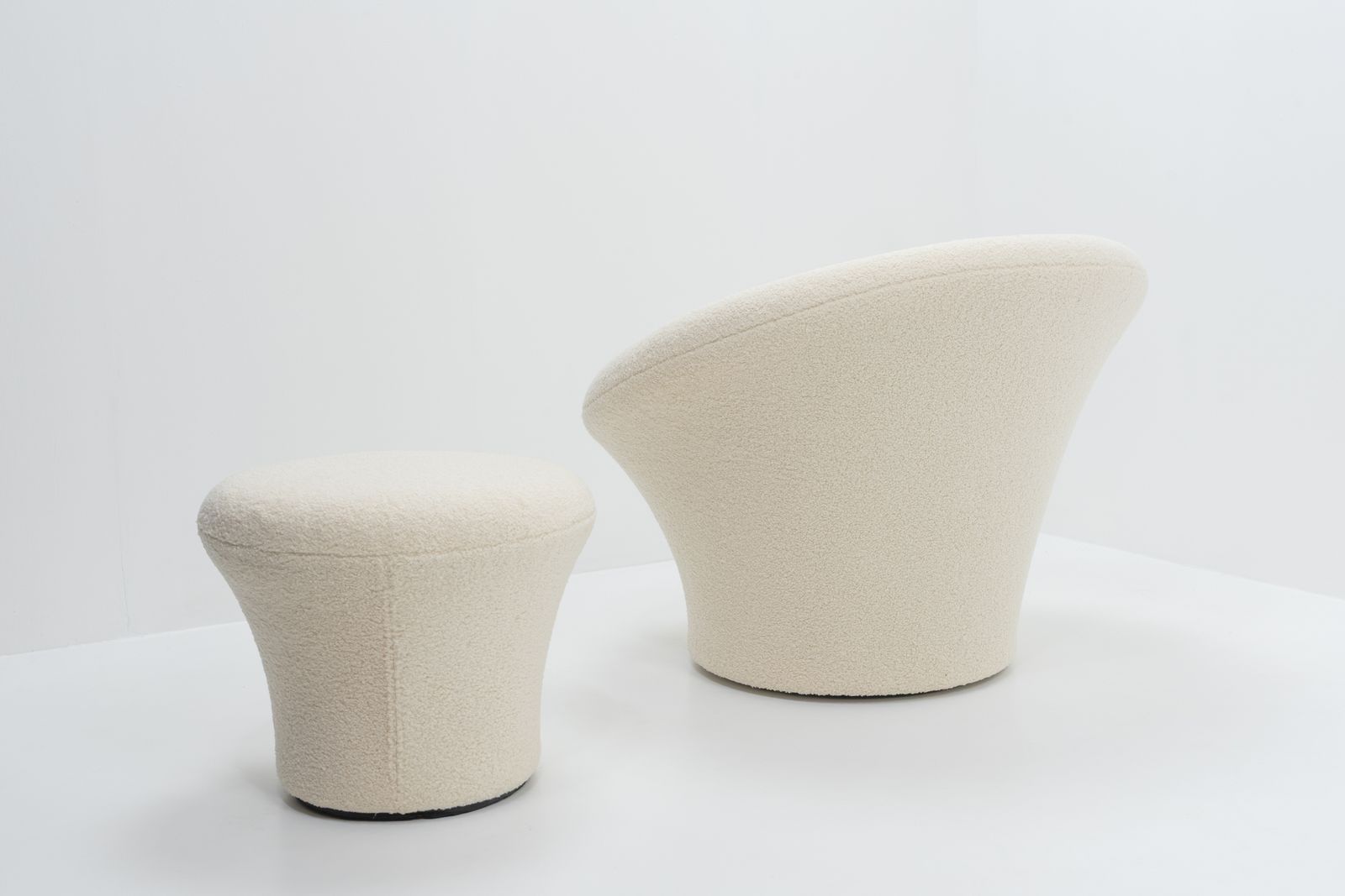 Pierre Paulin For Artifort Mushroom Lounge Chair And Ottoman photo for sale