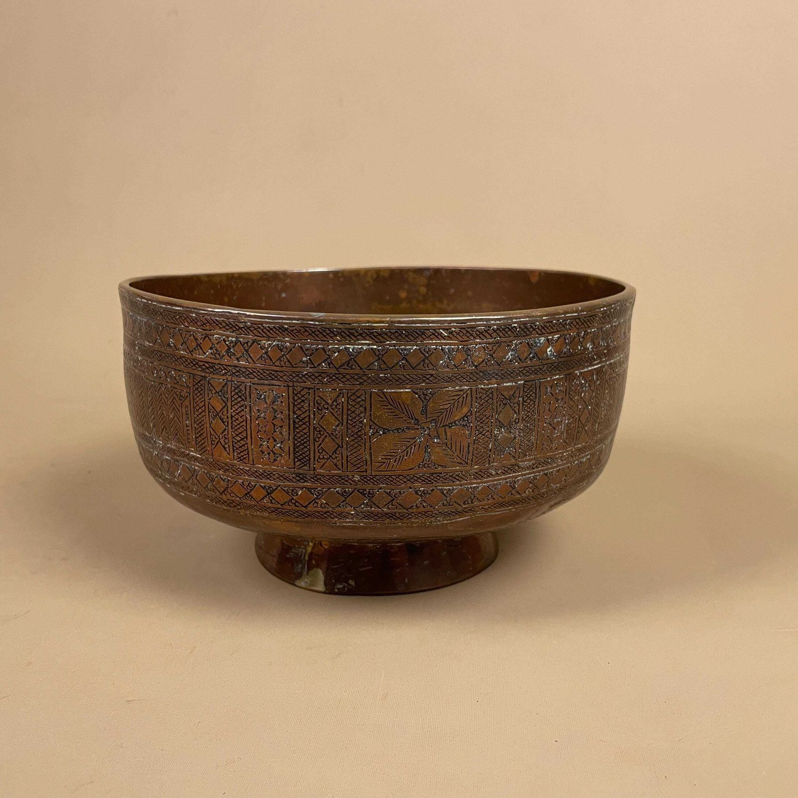 Antique Metal Middle East Patterned Copper Bowl Plant Pot Planter Jardiniere Handmade Engraved Etched Intricate Vintage Round Decorative photo vinterior