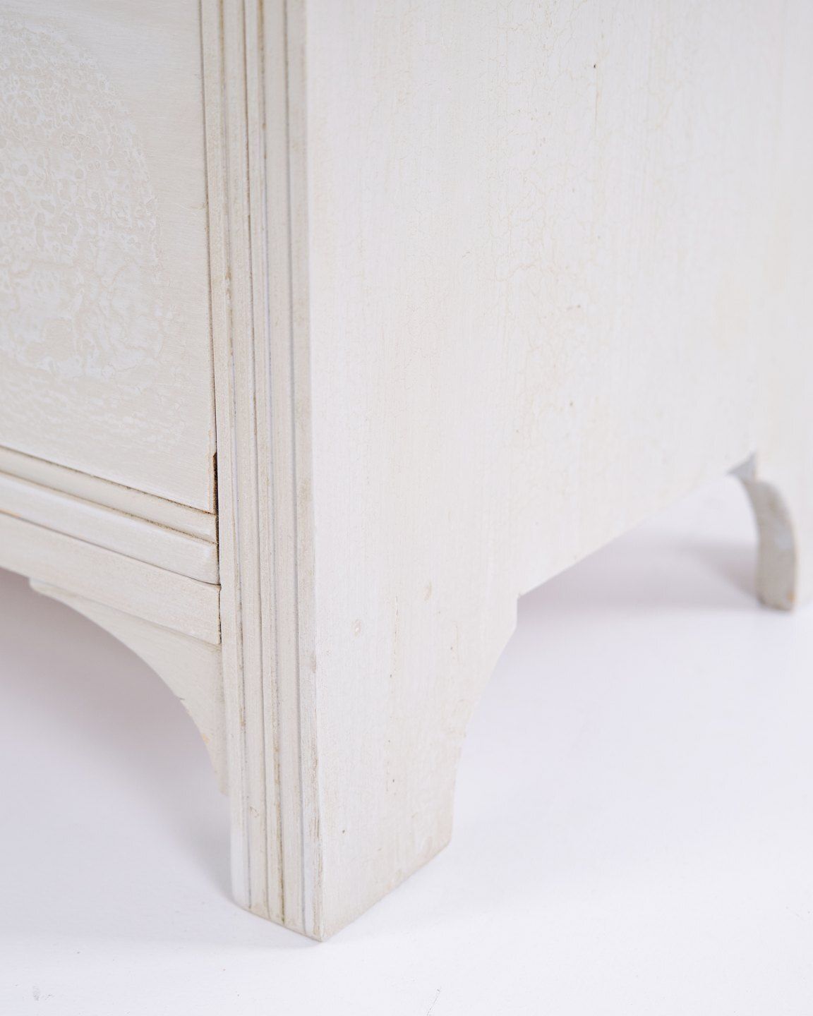 photo furniture Antique Chest Of Drawers With 4 Drawers   Grey Painted   Year 1890s