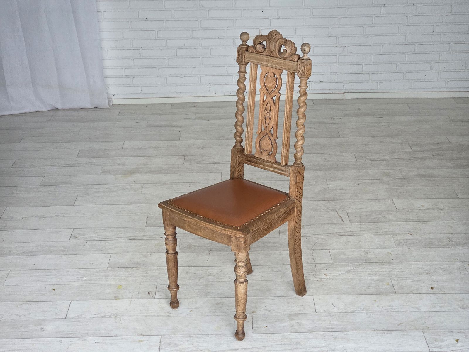 photo buy 1930s, Set Of 4 Danish Dining Chairs, Carved Oak Wood, Furniture Leather.