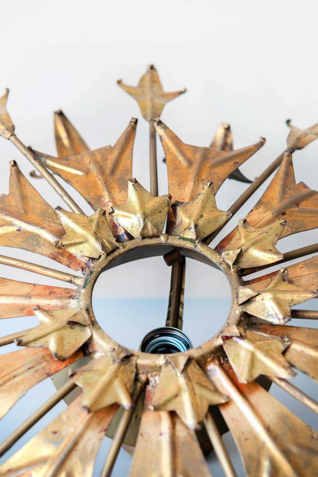 photo for sale Italiaanse Sunburst Plafondlamp   Goudkleurige Metalen Bladeren   Mid Century Modern Design, Jaren 1960