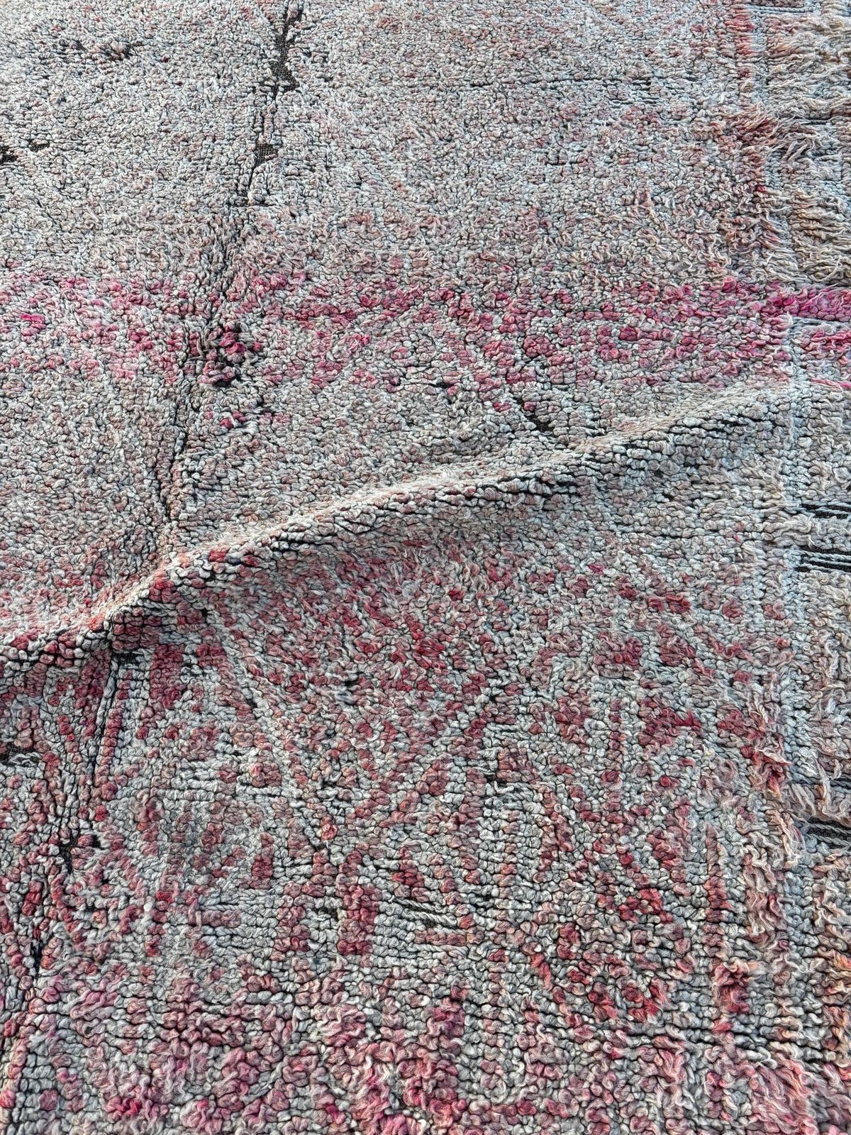 photo furniture Vintage Moroccan Boujad Wool Rug 200x380 Cm  Handwoven Berber Carpet   Authentic Tribal Design