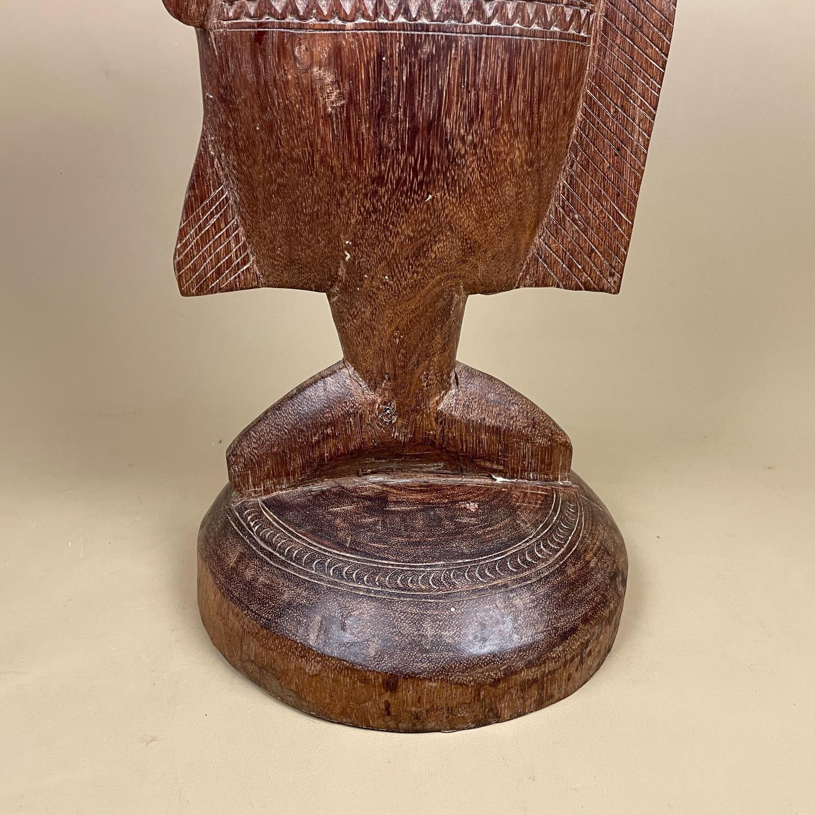 Antique African Luba Caryatid Stool Handmade Round Wood Table Plant Stand Fish Wooden Africa Furniture Circle Brown Seat Tribe Handcrafted photo vinterior