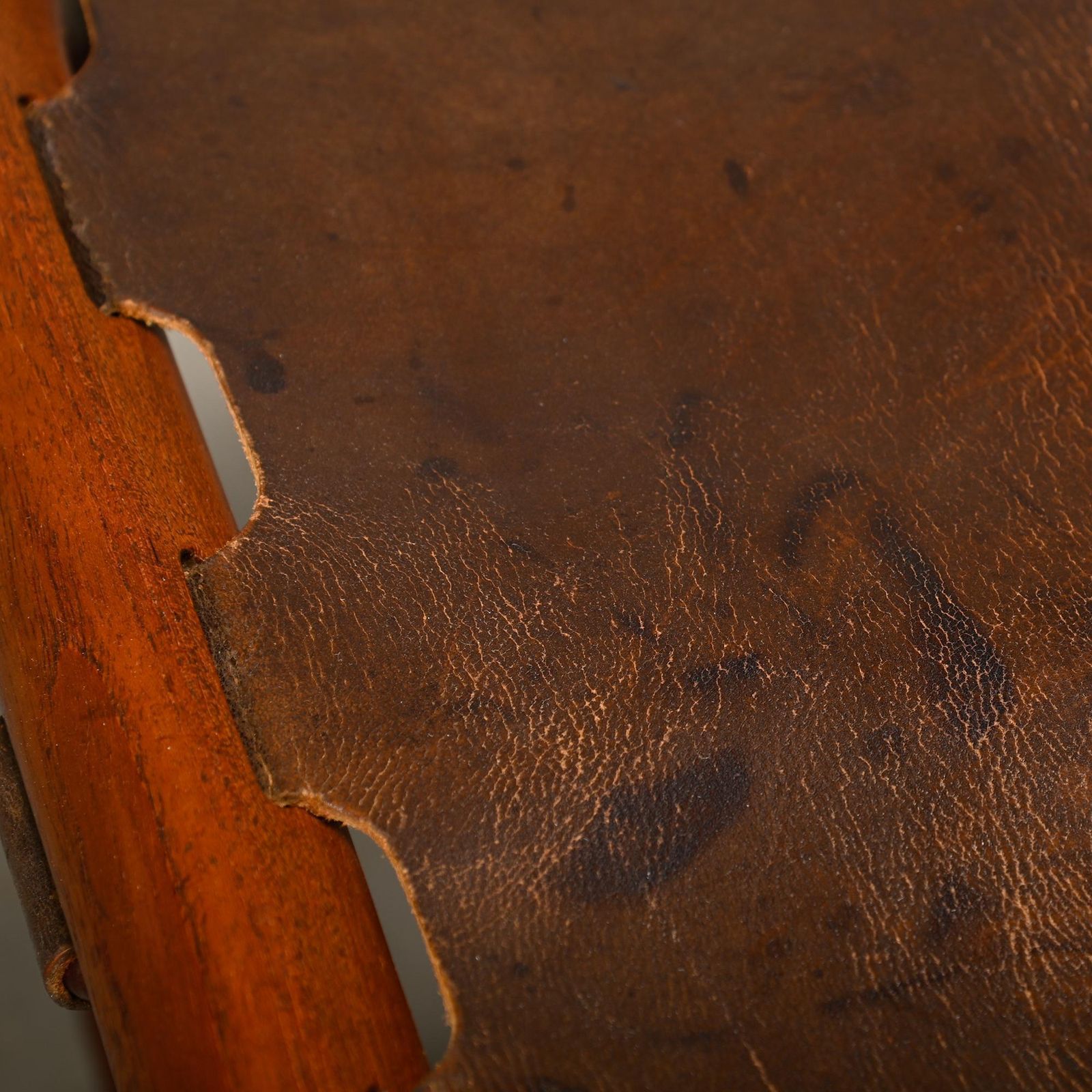photo vintage Poul Hundevad Ph43 Guldhøj Stool In Teak And Brown Leather Denmark 1960s
