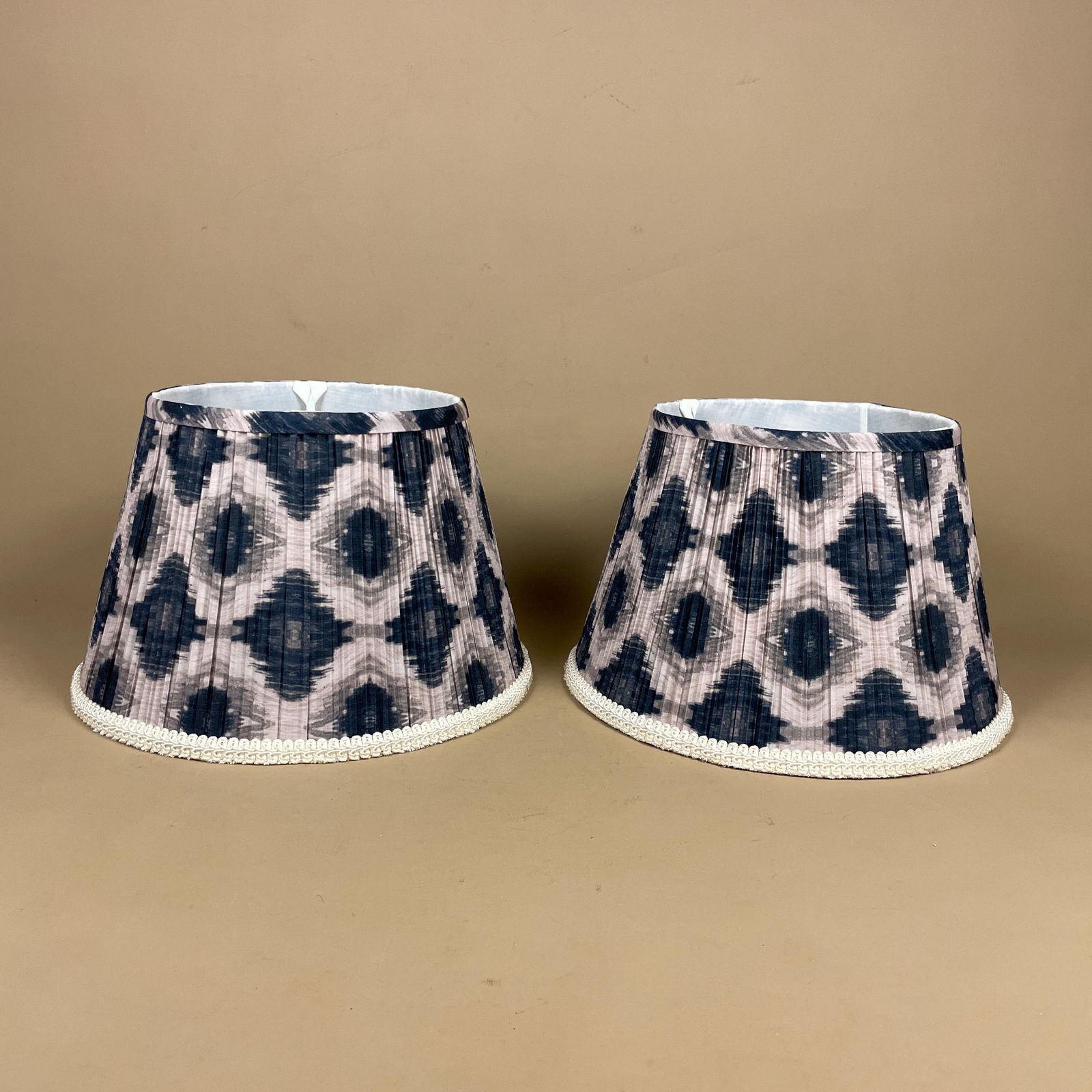 Set Of 2 Patterned Vintage Lamp Shade Lampshade Lightshade Light Tapered Drum Geometric Pattern Blue White Pleated Fabric Pleats Matching photo vinterior