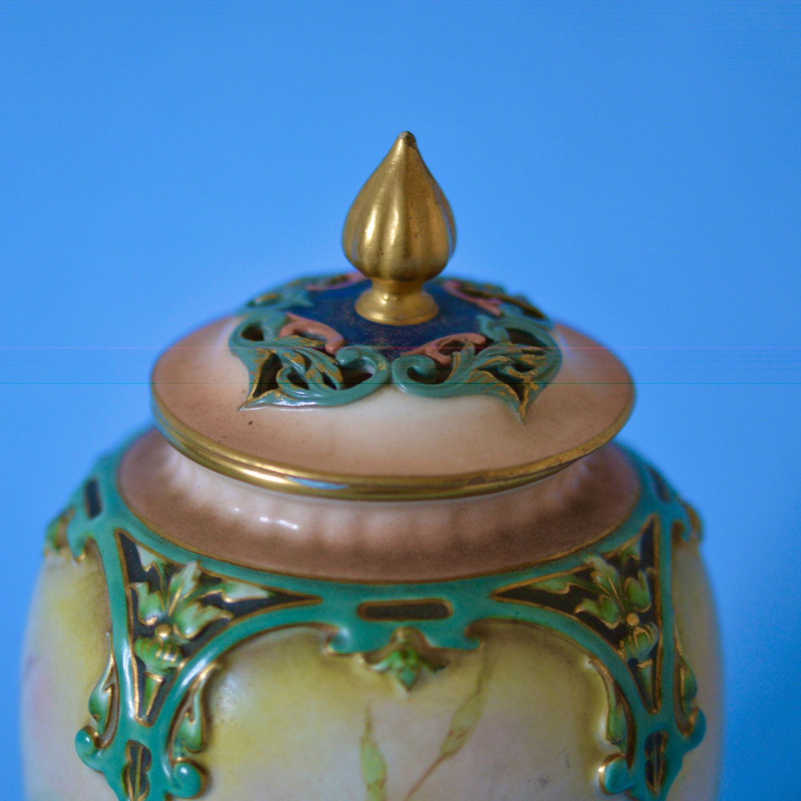 Late 19th Century Hadley Worcester Vase And Cover Painted With Yellow photo vinterior