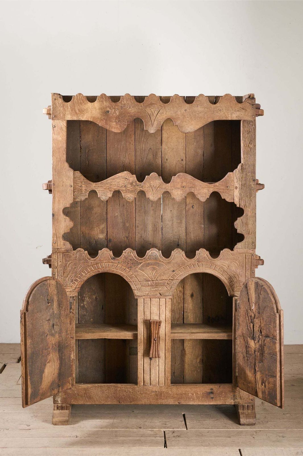 18th Century Spanish Pyrenean Folk Art Cupboard photo vinterior