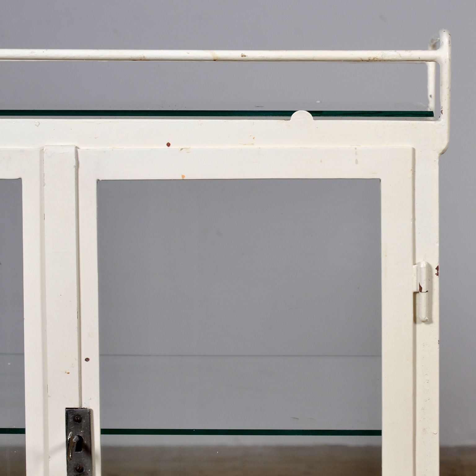 photo furniture Medical Showcase / Trolley, 1940s