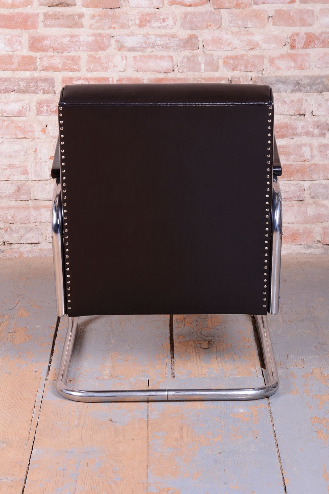 Restored Bauhaus Armchair, By Hynek Gottwald, Chrome, Leather, Czech, 1930s photo vinterior