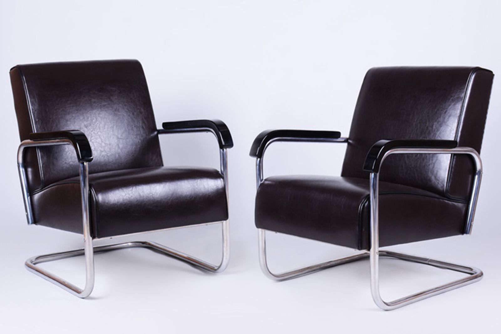 Pair Of Restored Bauhaus Armchairs, By Hynek Gottwald, Leather, Czech, 1930s