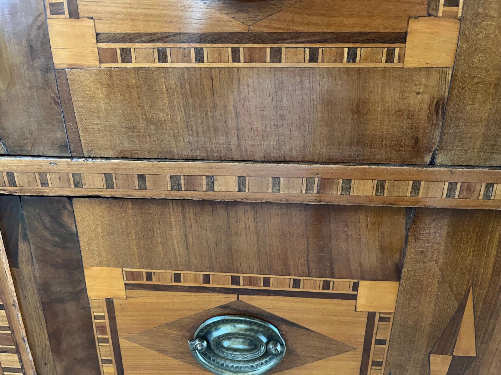 photo vinterior 18th Century Walnut Austrian Chest Of Drawers With Fruitwood Inlay