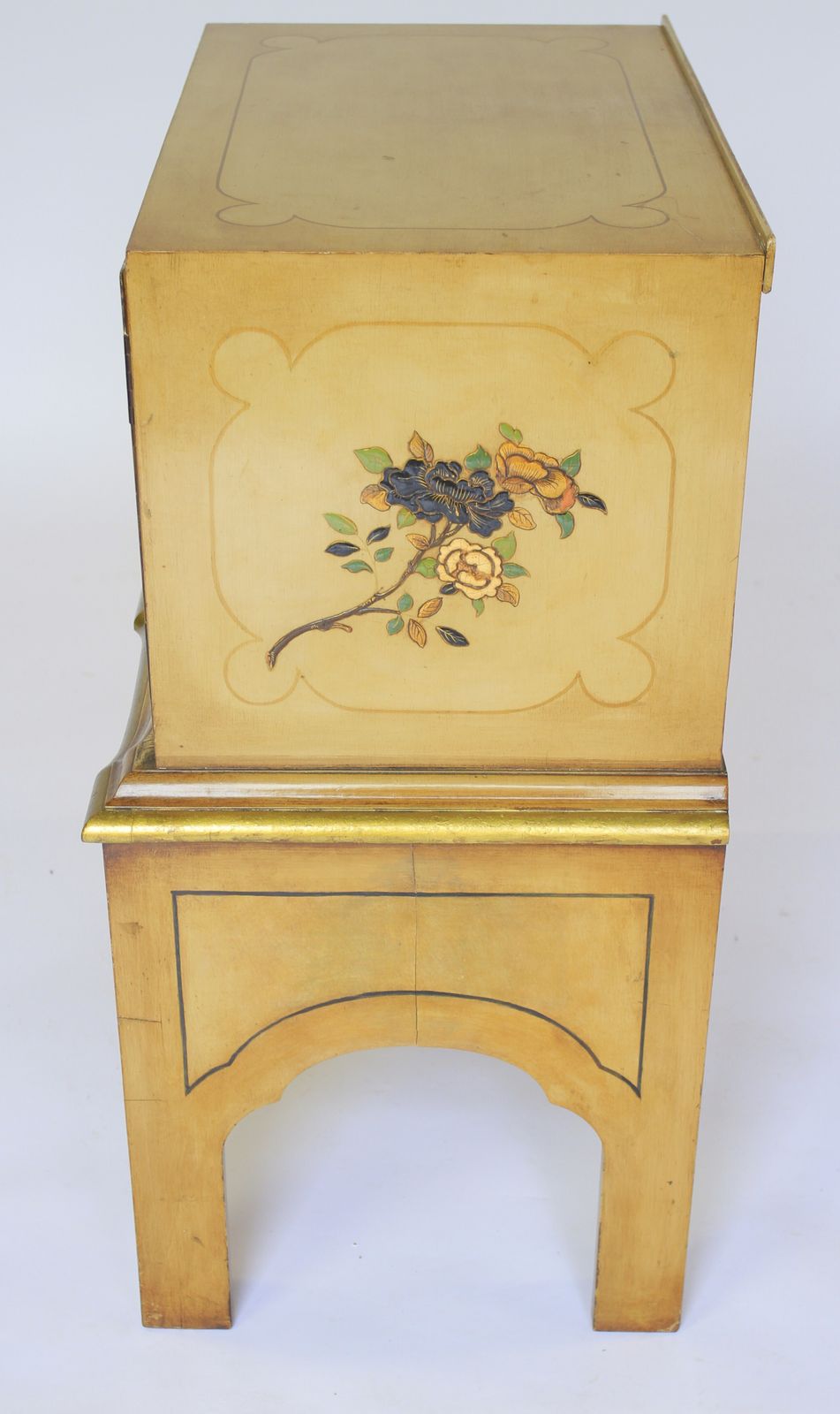 Fine Chinoiserie Decorated  Bedside Cupboard Circa 1900 photo vinterior