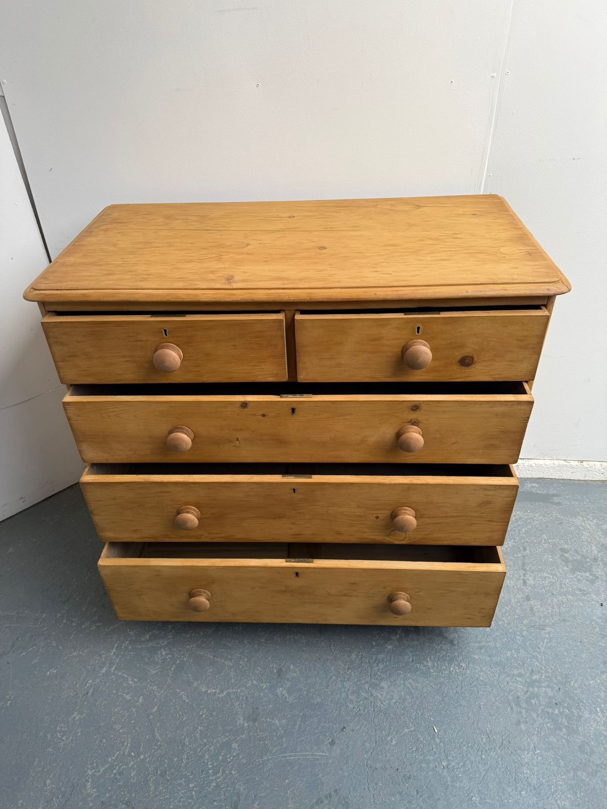 A Superb Pine Rounded Victorian Waxed 5 Drawer Chest Of Drawers photo for sale