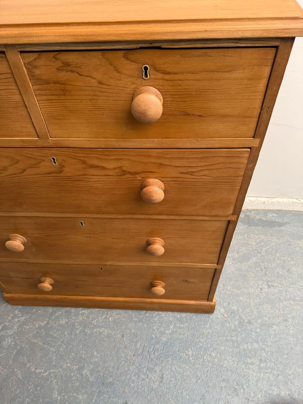 A Mint Clean Pine Victorian Waxed 5 Drawer Chest Of Drawers photo for sale