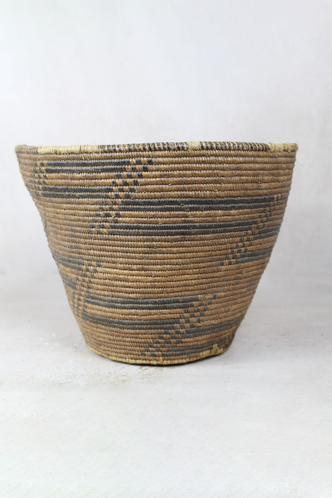 Vintage Tutsi Basket   Rwanda   106.3