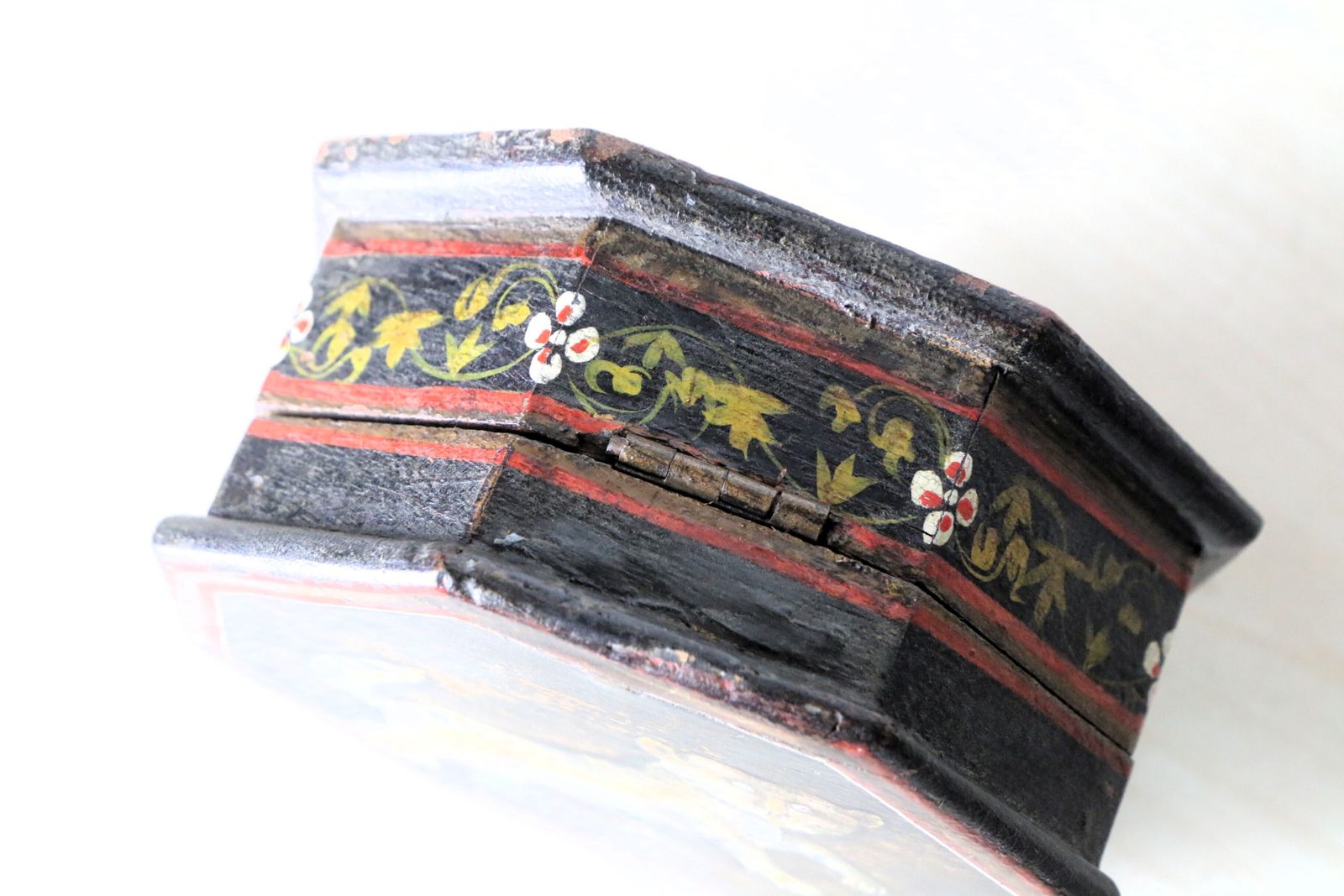Home Decor An Antique Indian Hand Painted Octagonal Trinket Box With A Stylised Tiger Design photo