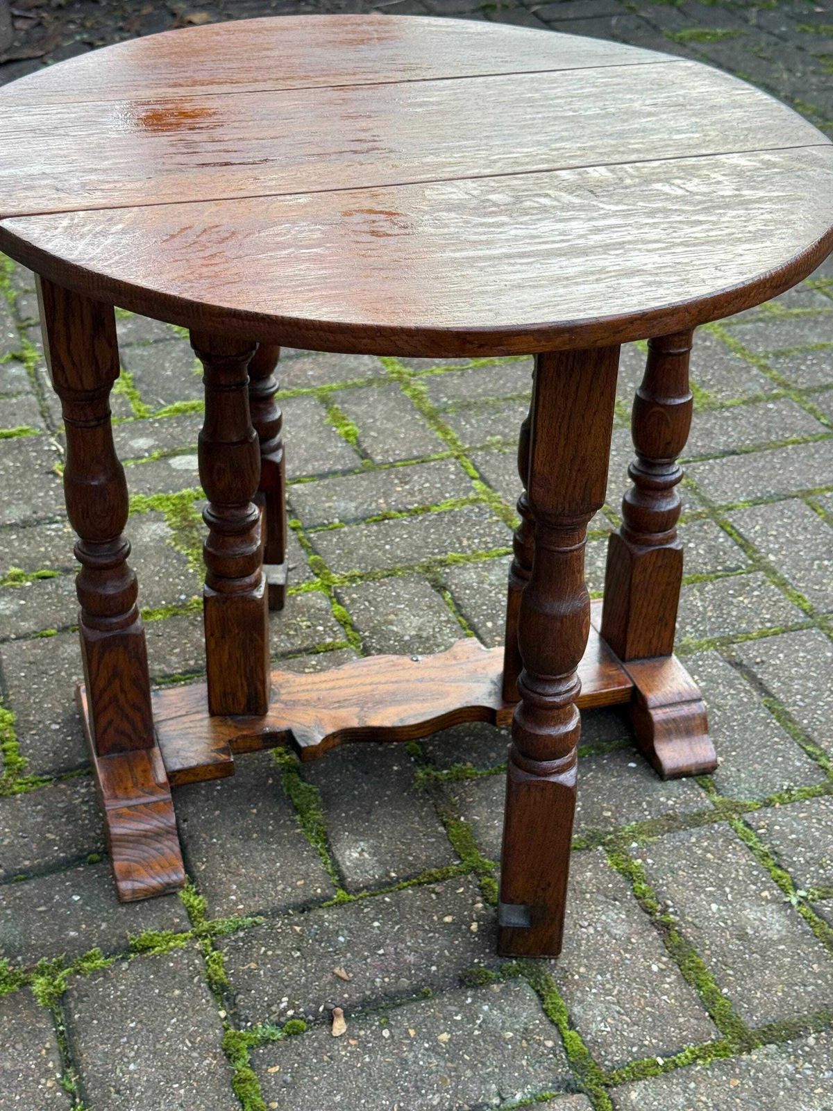 photo vinterior Antique Oak Drop Leaf Occasional Table With Unusual Gateleg Base, Early 20th Century