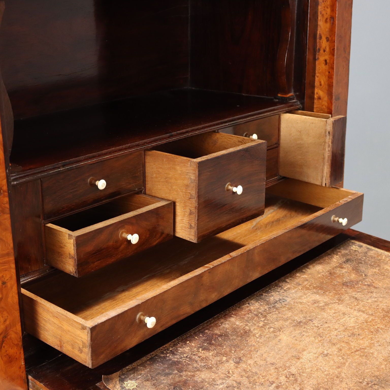 Secretaire In Radica Di Noce photo vinterior