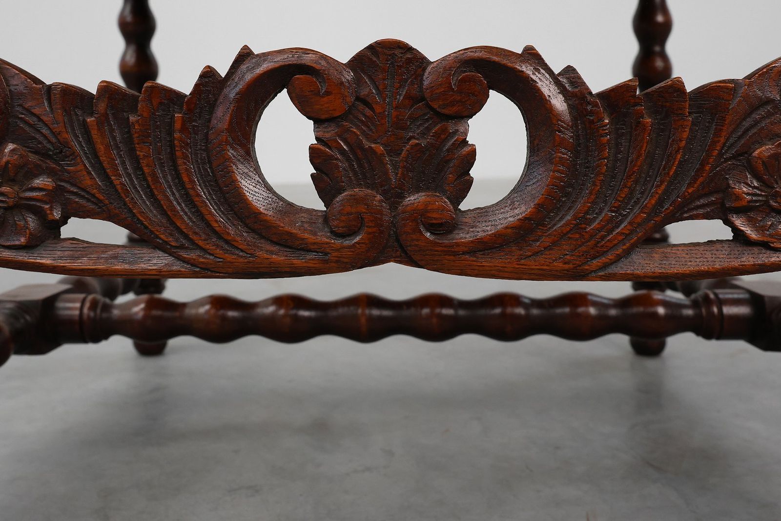 Antique Belgian Baroque Armchair In Wood And Leather, 1700s photo Furniture