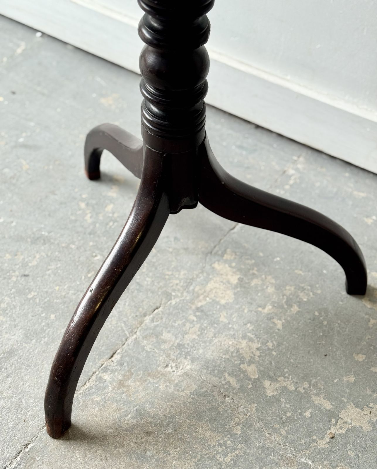 photo furniture Georgian Mahogany Tilt Top Table