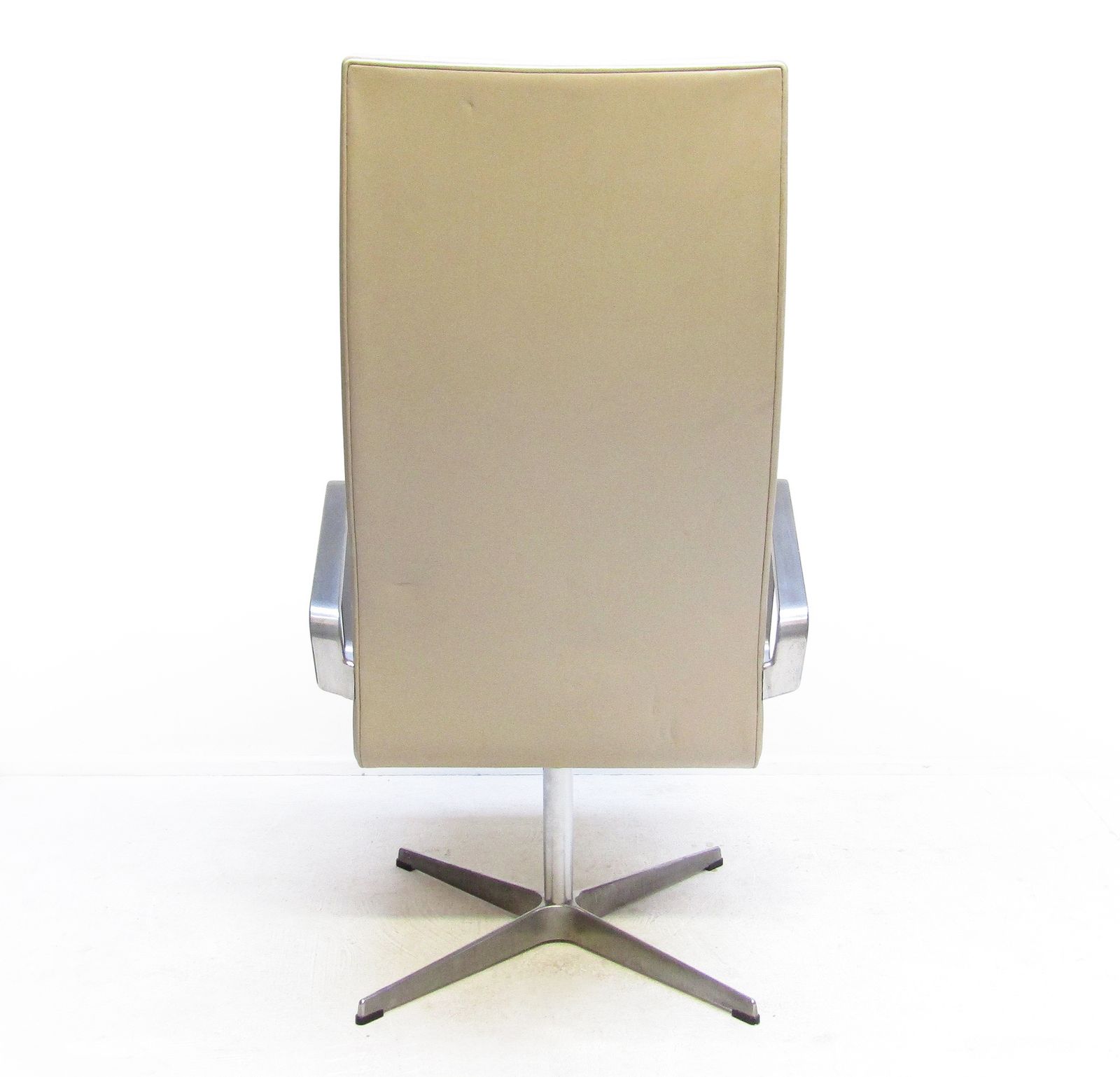photo furniture Rare Danish Oxford Lounge Chair In Leather By Arne Jacobsen For Fritz Hansen