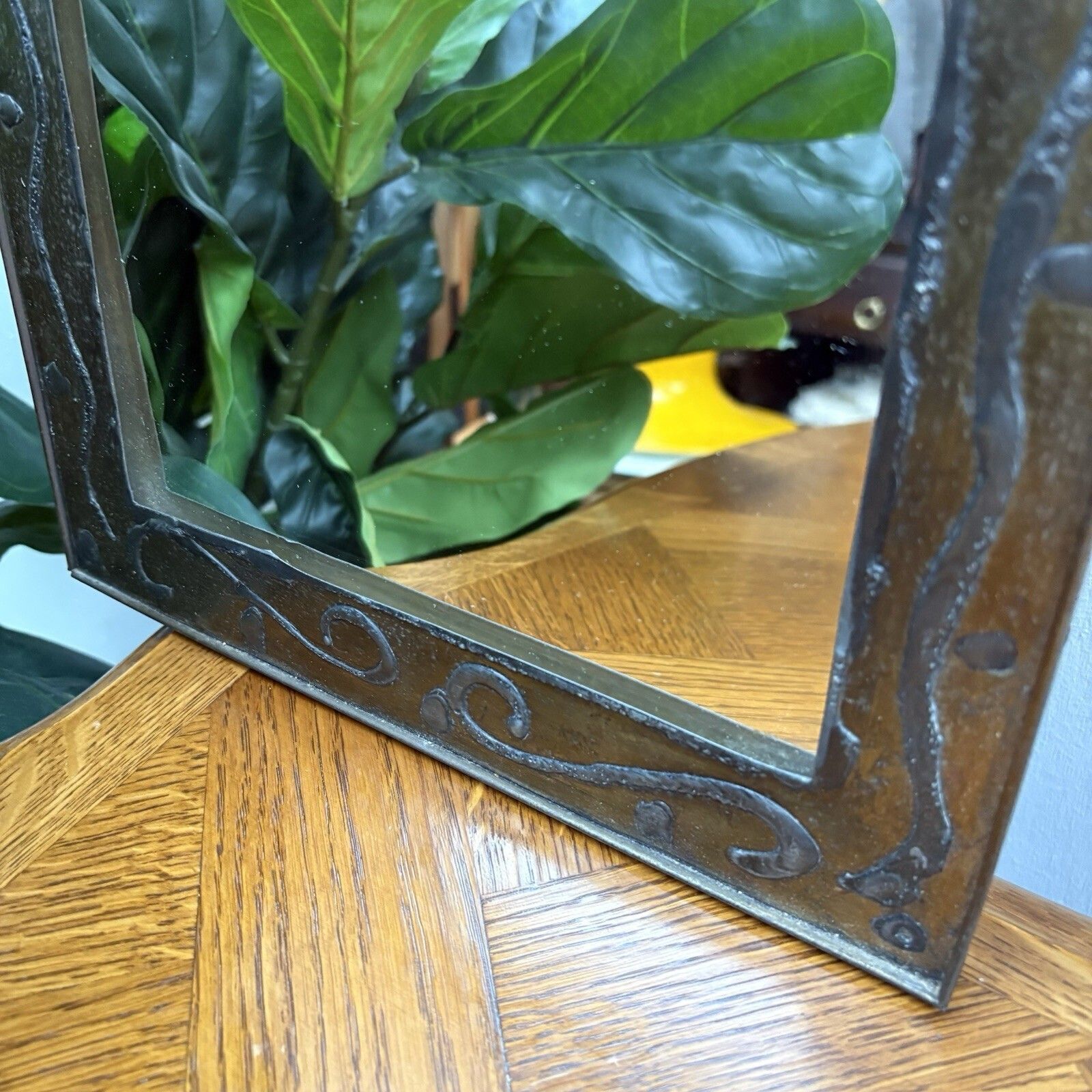 French Art Nouveau Hammered Brass Applied Floral Décoration Hall Wall Mirror photo vintage