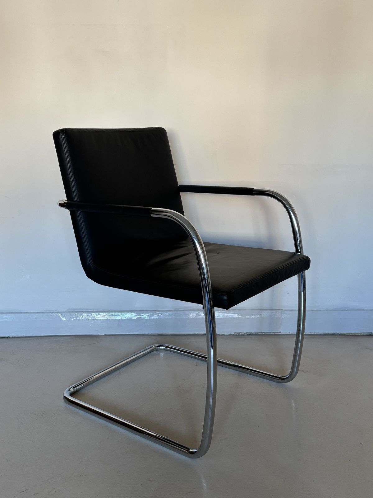 Thonet S 60 V Cantilever Chair photo buy