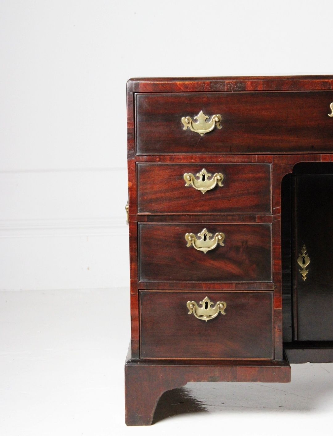 George II Red Walnut Kneehole Desk photo for sale