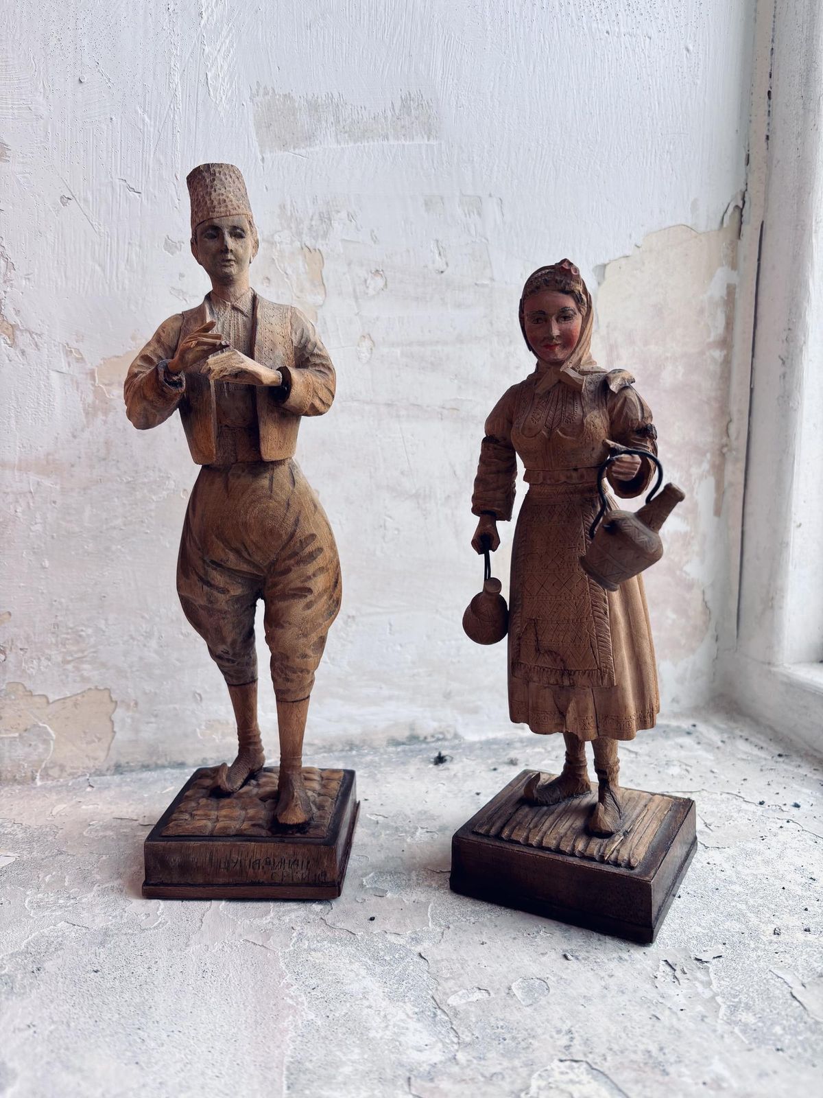 Pair Of Carved Serbian Folk Figures – Early To Mid 20th Century photo furniture