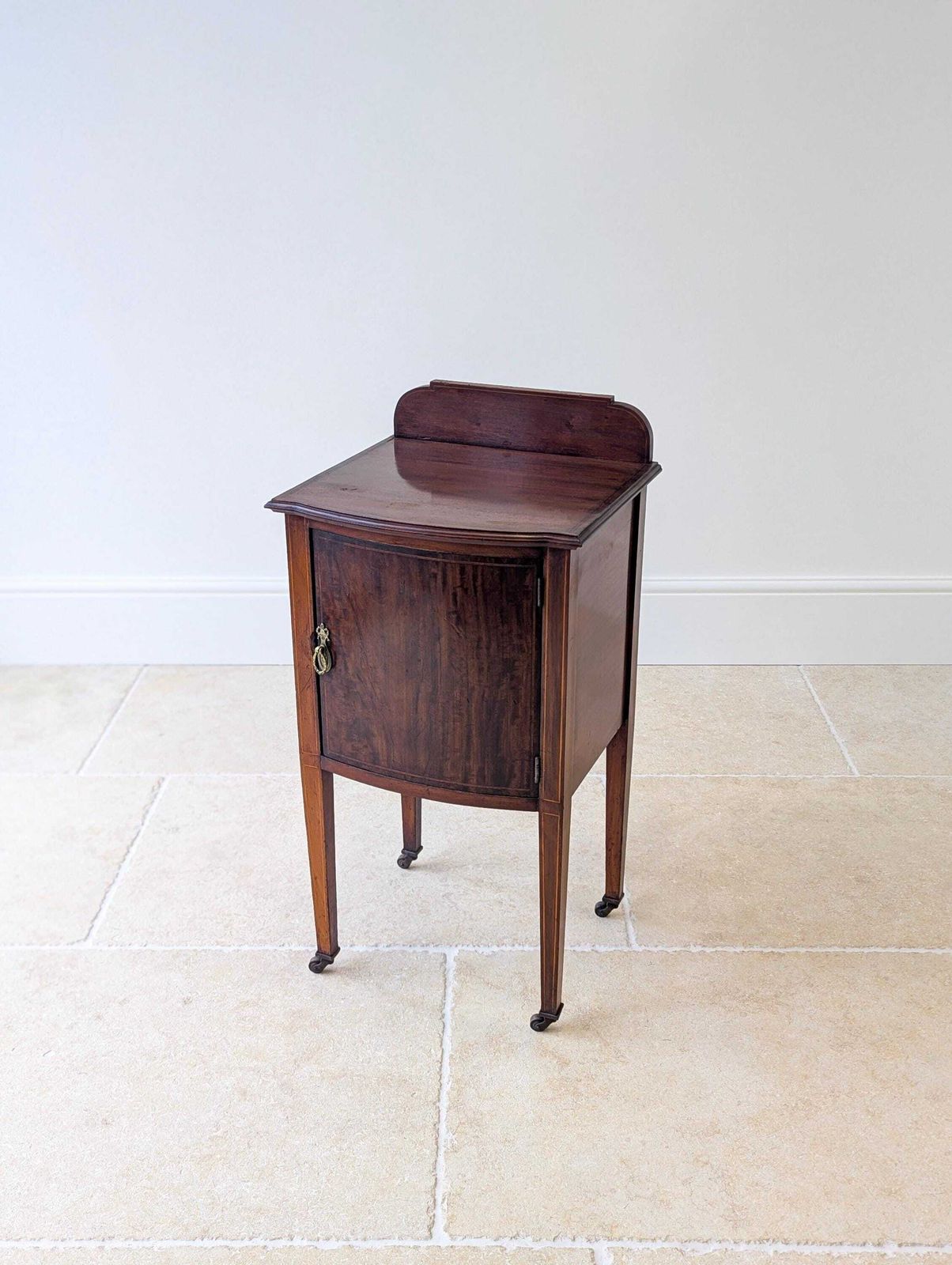 photo vinterior Antique Late Victorian Mahogany Bedside Cabinet C.1890