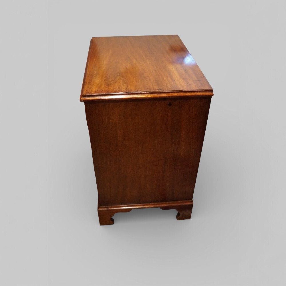 photo furniture Small Antique Mahogany Chest Of Drawers