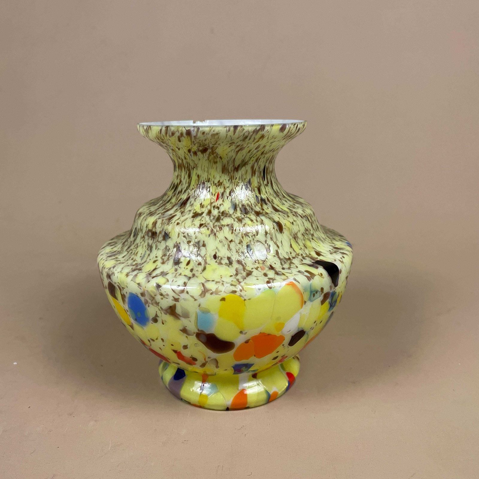 photo furniture Art Glass Vase Hand Blown Confetti Spatter Mid Century Decorative Vase Czech Bohemian Yellow Round Display Ornament