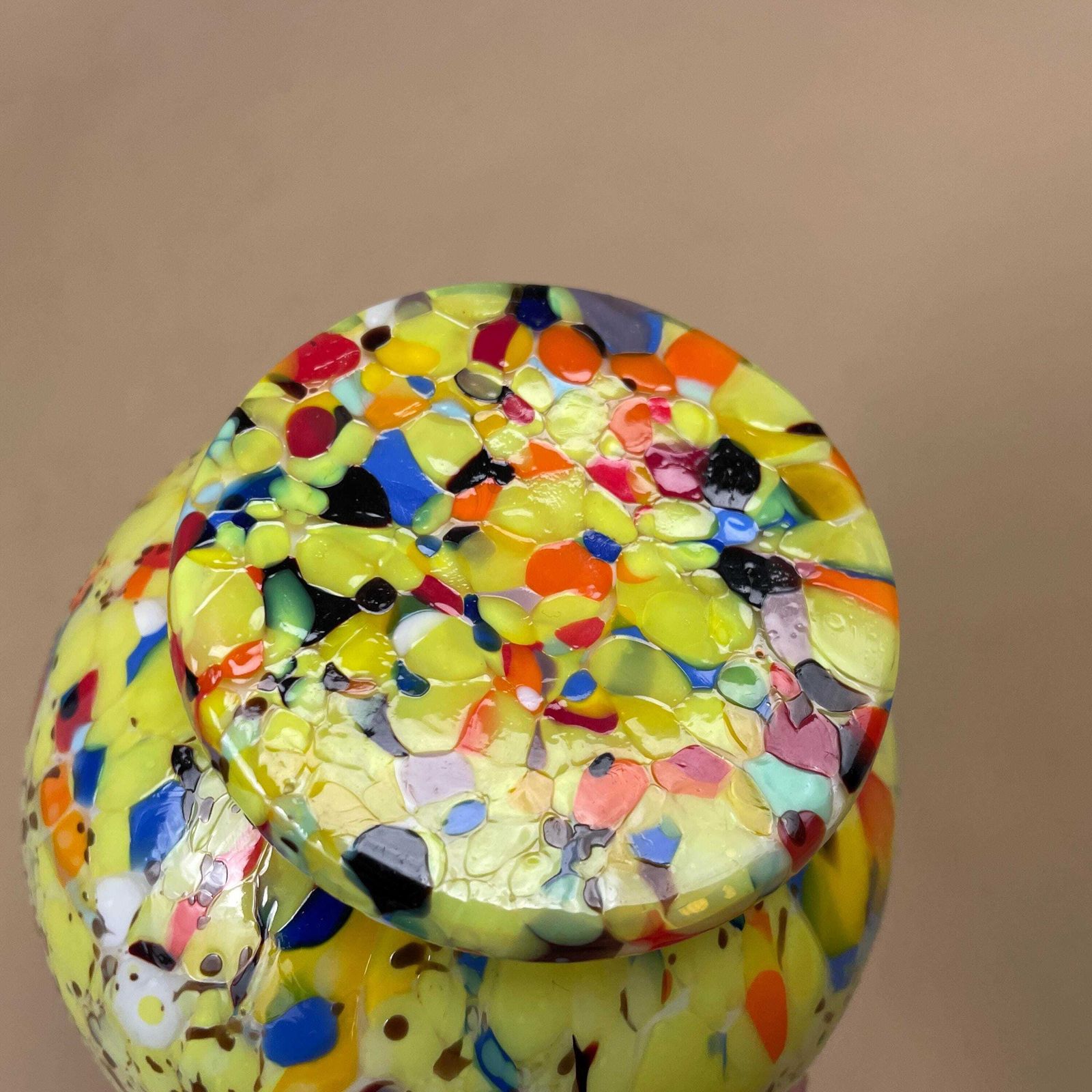photo vinterior Art Glass Vase Hand Blown Confetti Spatter Mid Century Decorative Vase Czech Bohemian Yellow Round Display Ornament