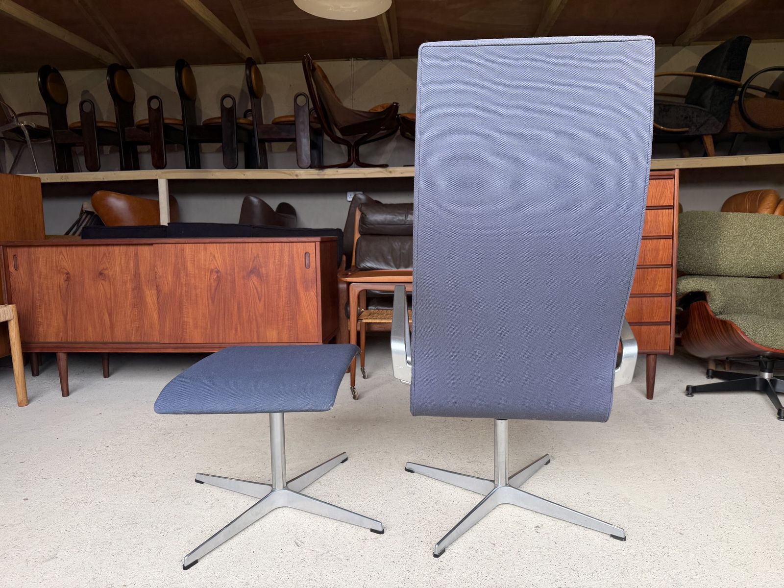 Oxford Swivel Lounge Chair And Footstool By Arne Jacobsen For Fritz Hansen photo vintage