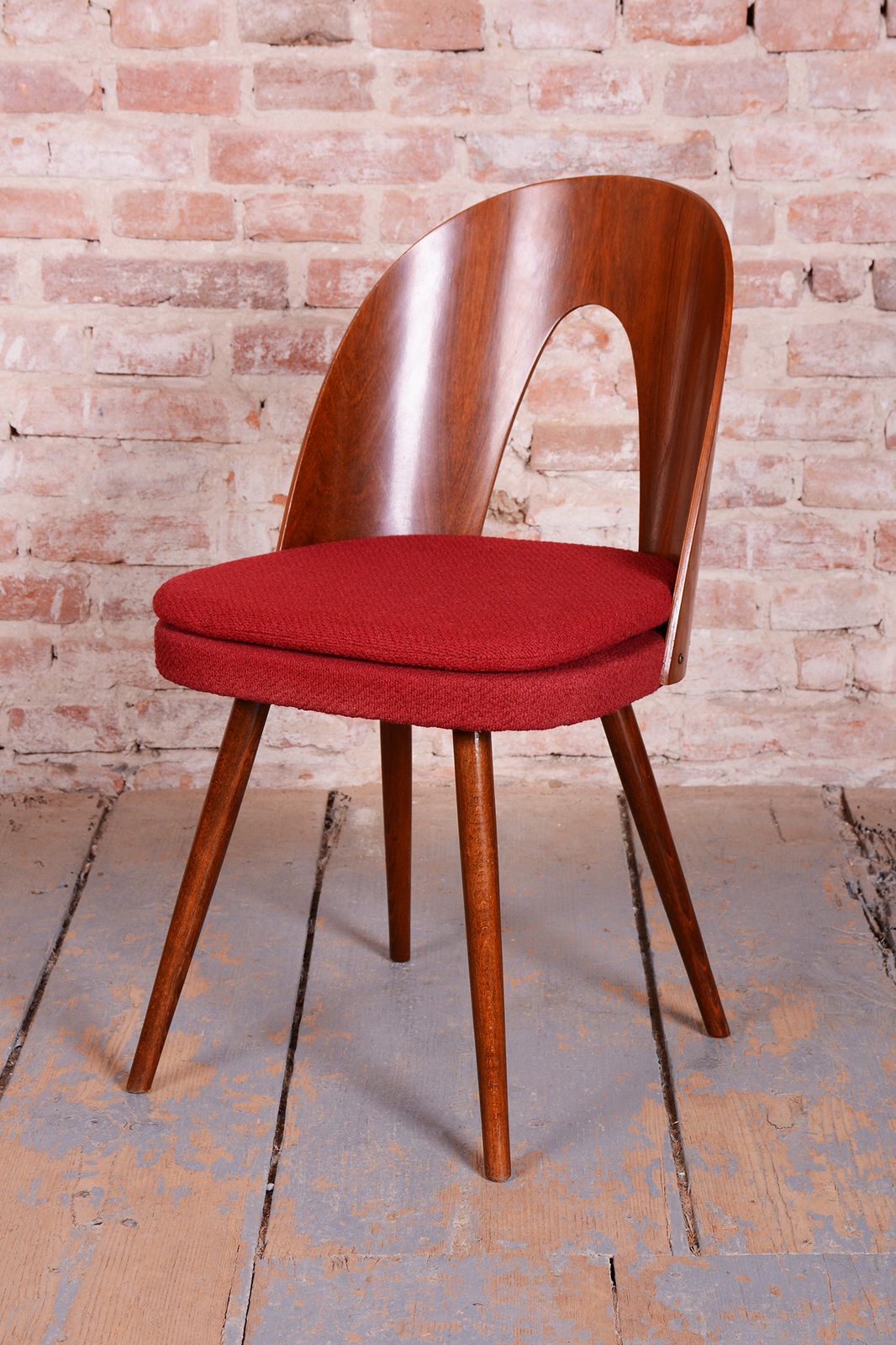 photo vintage Set Of Four Original Mid Century Chairs, By Antonín šuman, Walnut, Czech, 1950s