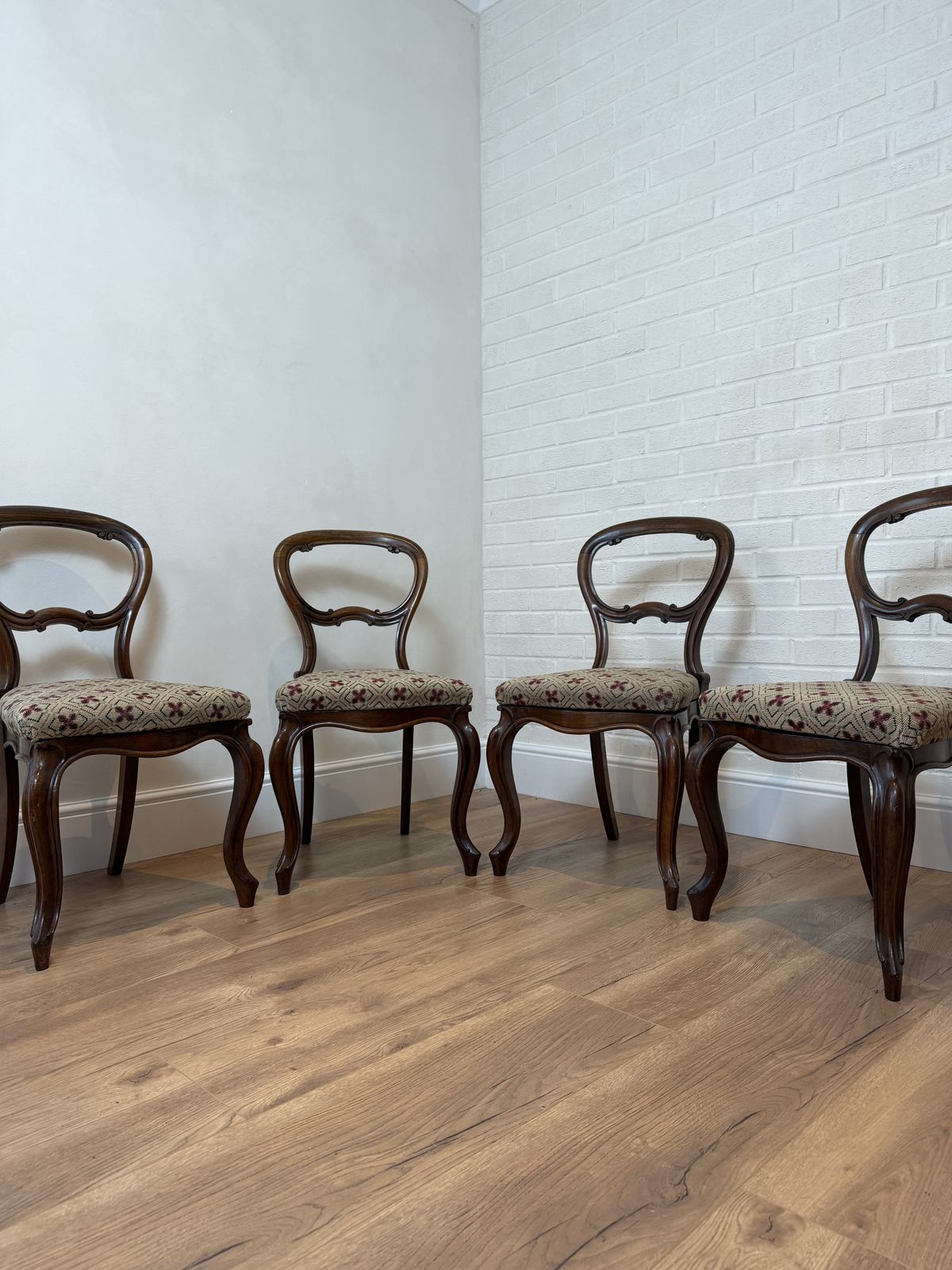 Late 19th – Early 20th Century Set Of 4 Balloon Back Chairs