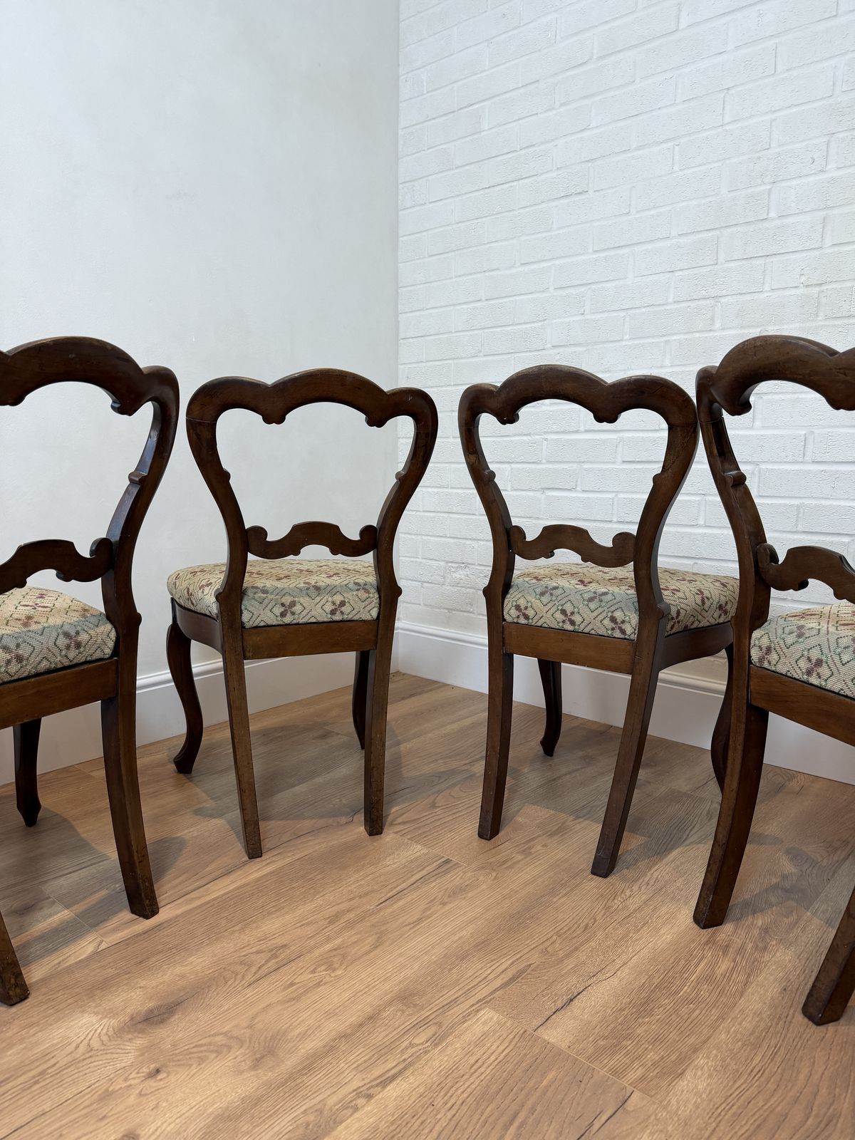 Late 19th – Early 20th Century Set Of 4 Balloon Back Chairs photo 400.0