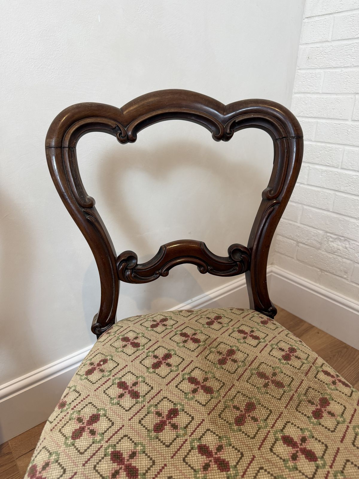 Late 19th – Early 20th Century Set Of 4 Balloon Back Chairs photo vintage