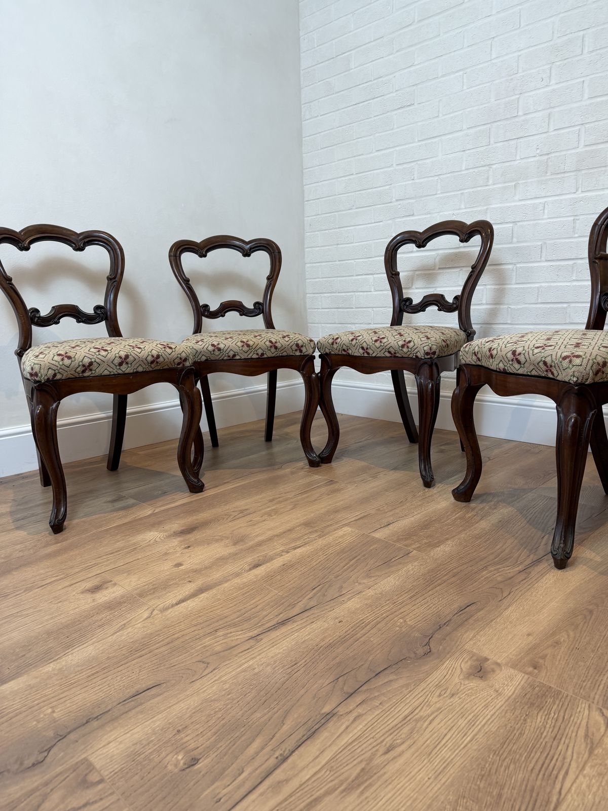 photo for sale Late 19th – Early 20th Century Set Of 4 Balloon Back Chairs