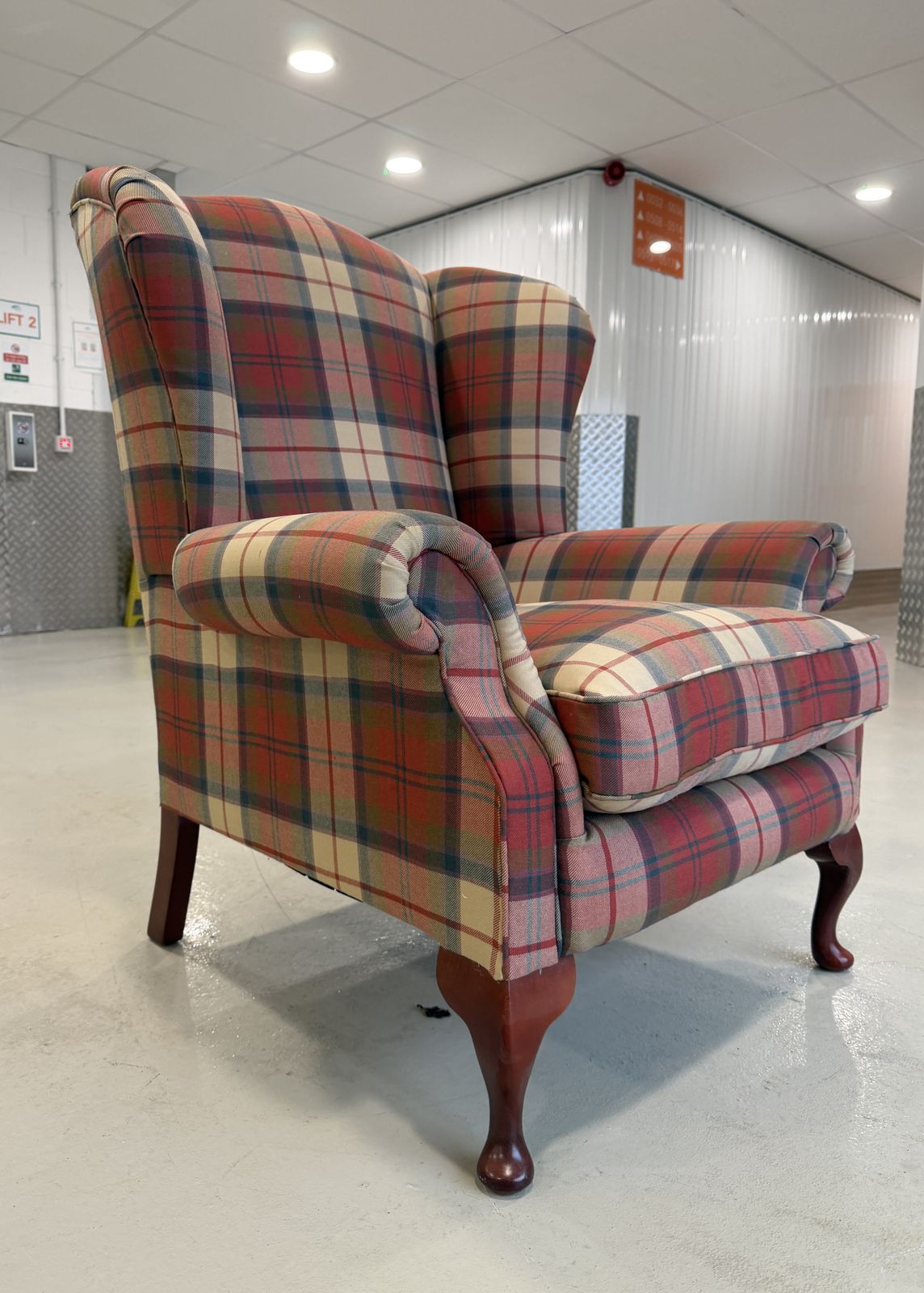 photo vintage Lovely Queen Anne Style High Wingback Armchair In Red Check Fabric – Great Condition