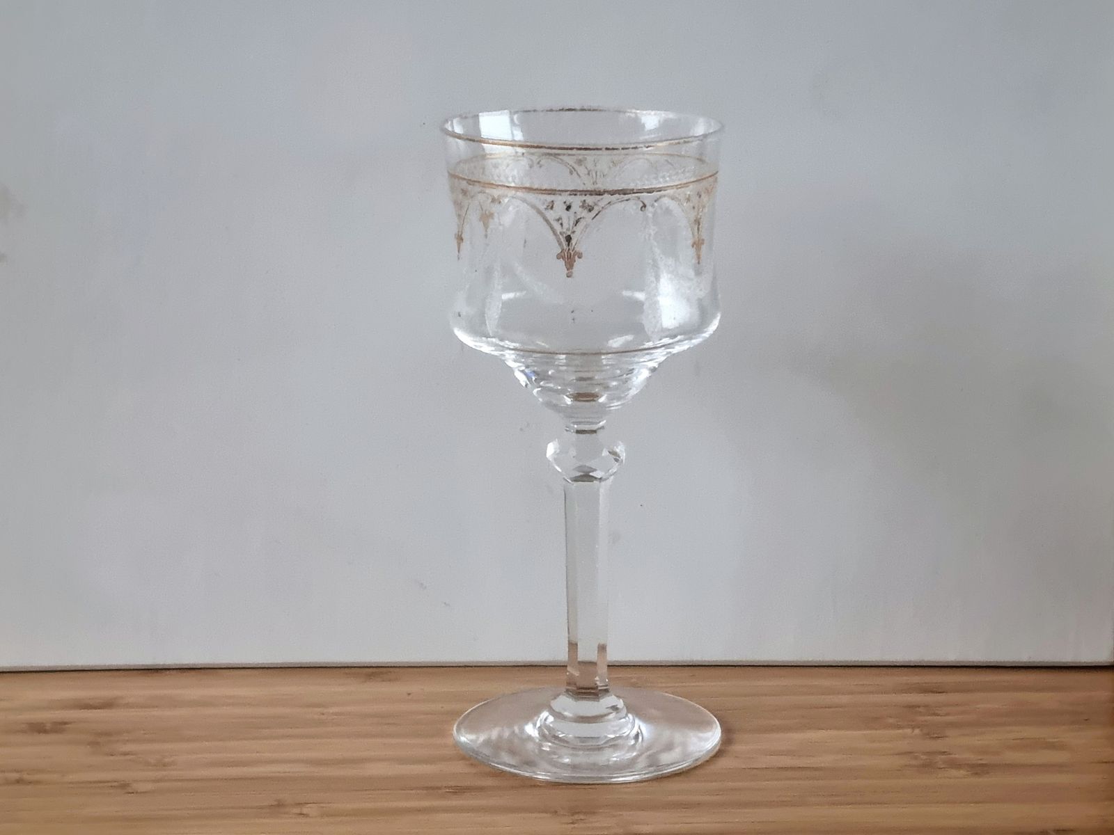 photo furniture Antique Crystal Stemmed Glass, Saint Louis
